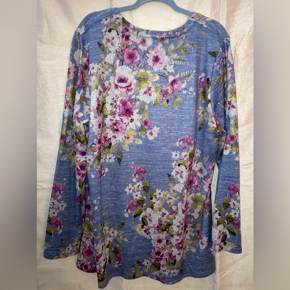 Women’s Casual Express Top Long Sleeve Size 2X Blue With Flower Pattern - Picture 3 of 5